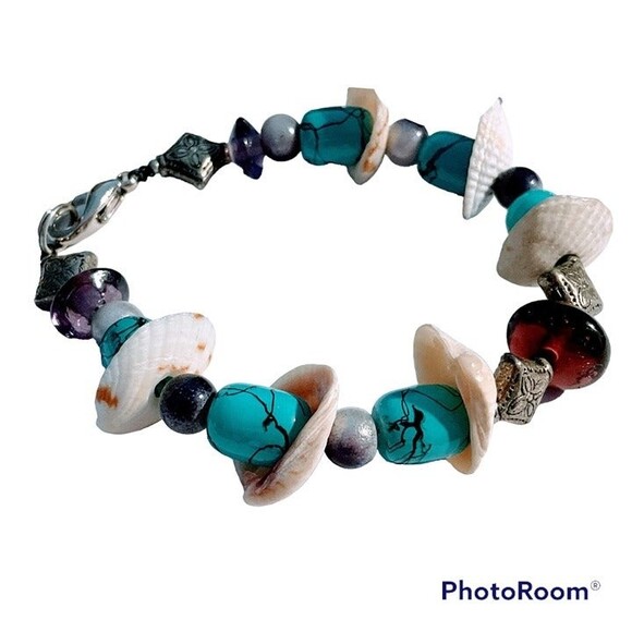 Shell and Turquoise Colored beads bracelet. 6.5" - Picture 2 of 5
